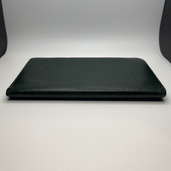 Louis Vuitton Green Taiga Leather Long Wallet/Card Holder - Preowned - Picture 4 of 16